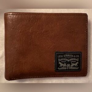 Levi's Men's Brown Leather Bi-Fold Wallet
